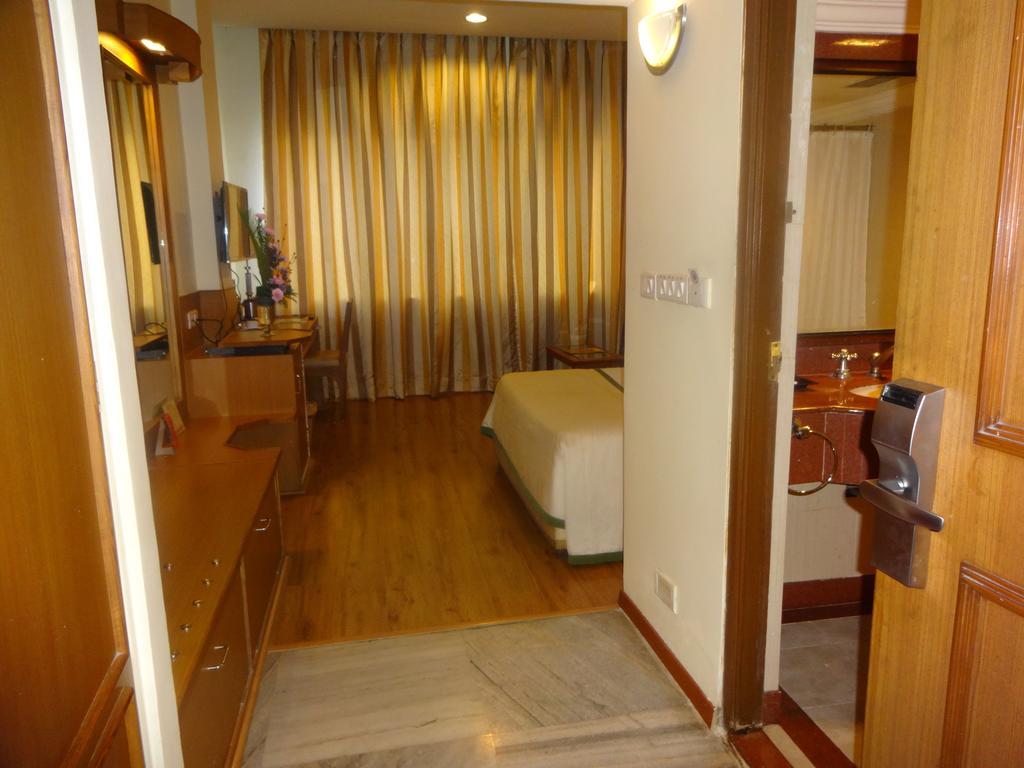 Ohris Baseraa Hyderabad Rum bild